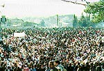 Photo: Ramallah crowd to see Arafat